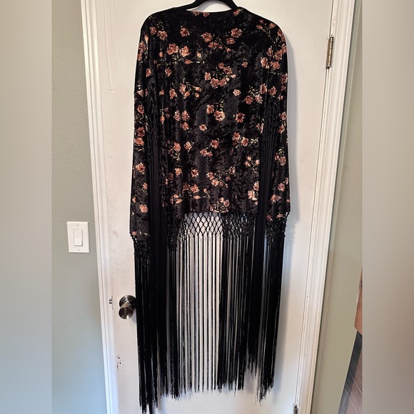 Nasty Gal Velour and Fringe Floral Top Size Medium - Picture 3 of 3